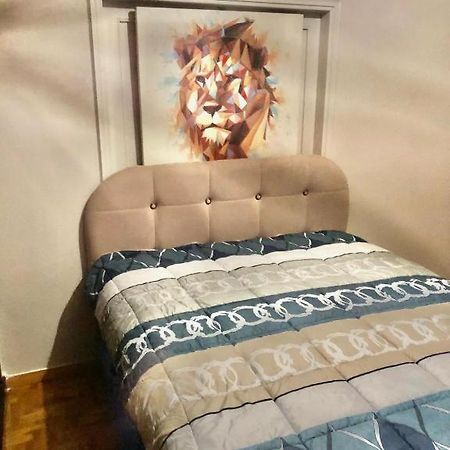 Economy Shared Apartment C In Central Атина Екстериор снимка