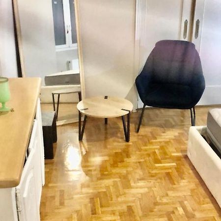 Economy Shared Apartment C In Central Атина Екстериор снимка