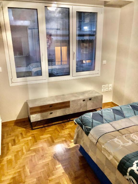Economy Shared Apartment C In Central Атина Екстериор снимка