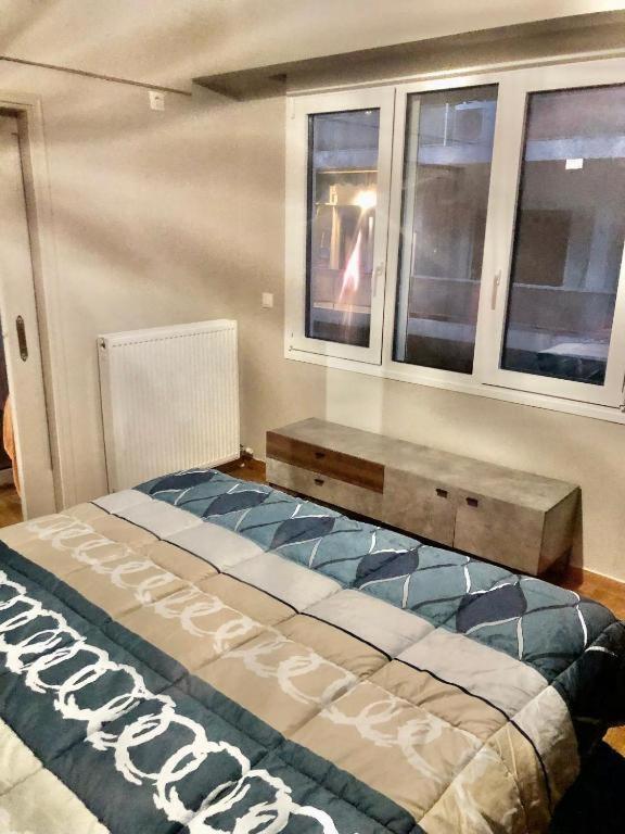 Economy Shared Apartment C In Central Атина Екстериор снимка